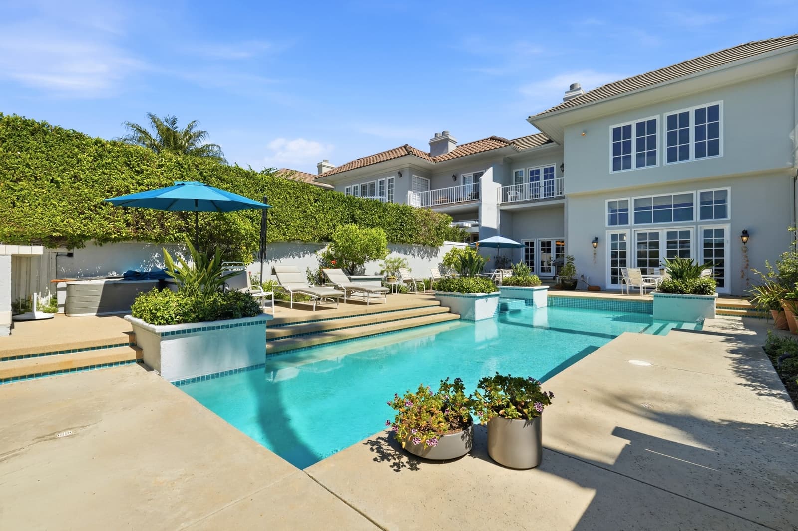 Pool and exterior of a Brentwood listing, photographed by VVT