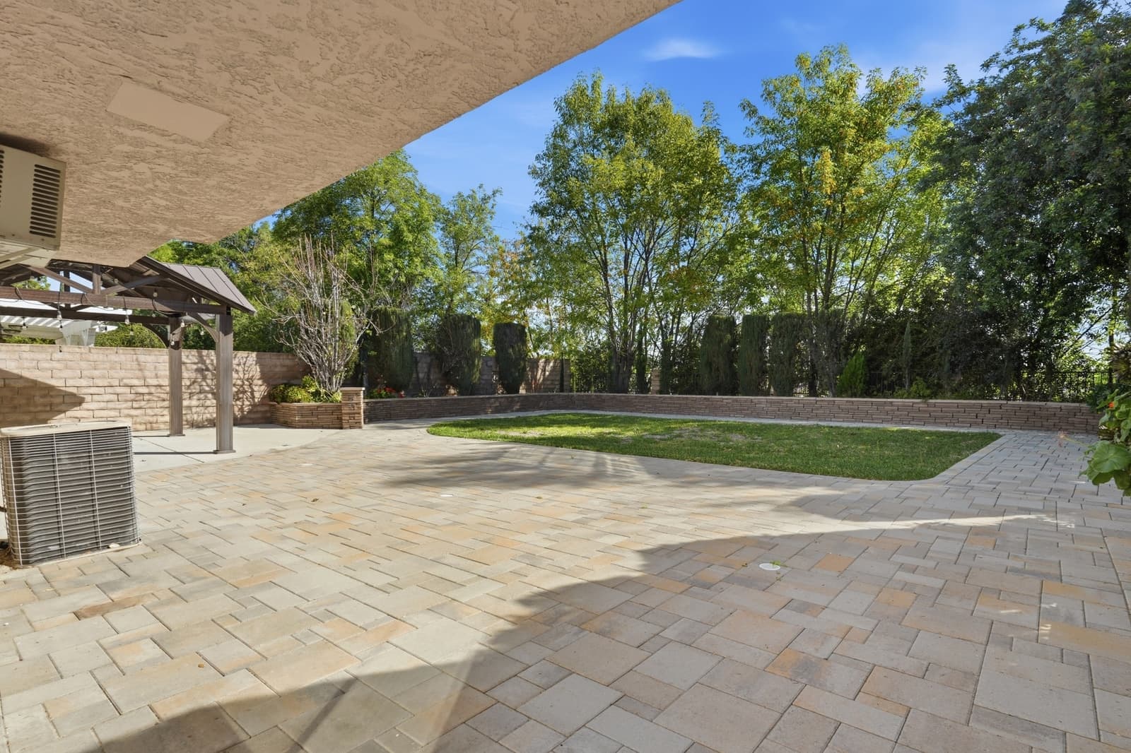 Paver patio at a West Hills home, photographed by VVT